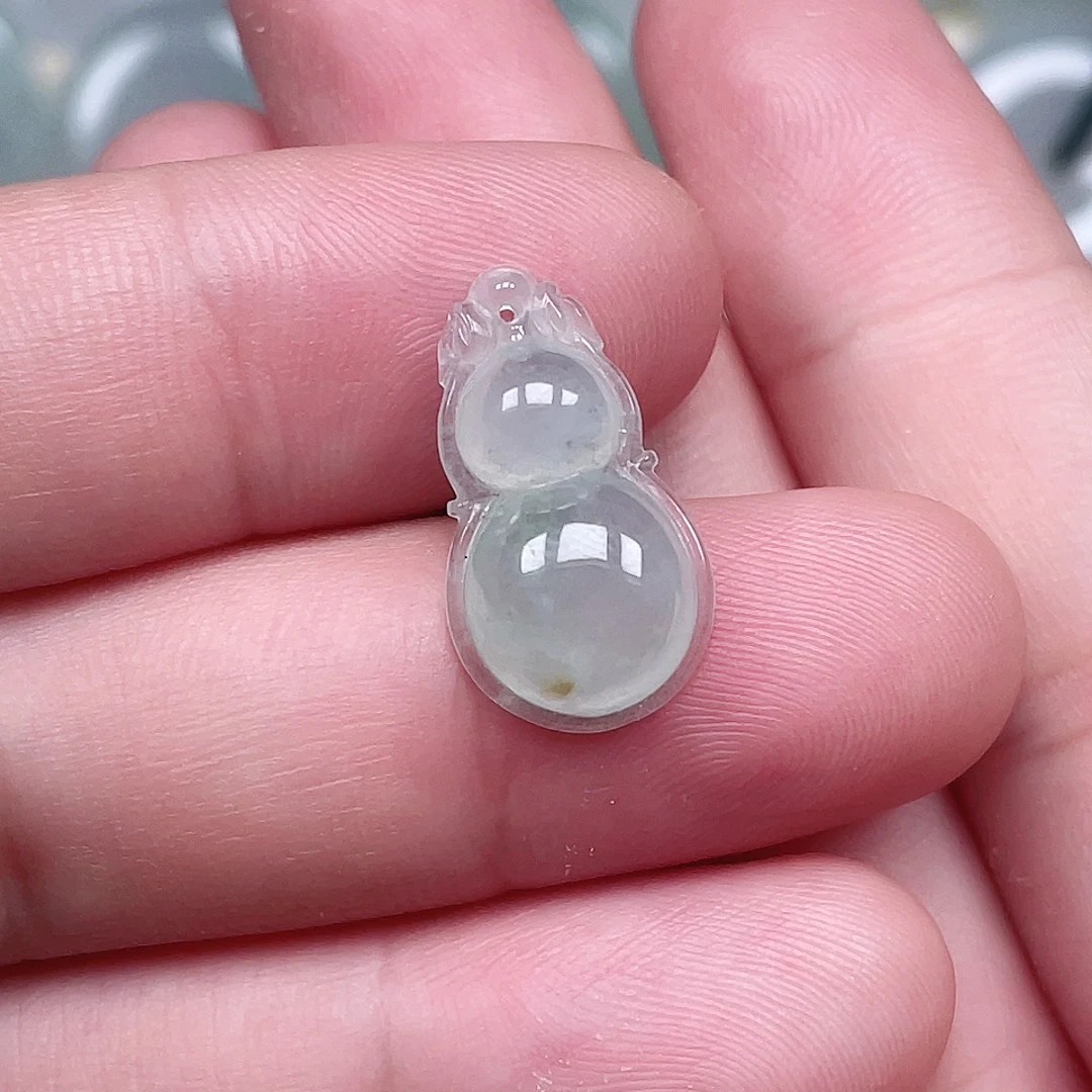 翡翠未镶嵌颈饰葫芦