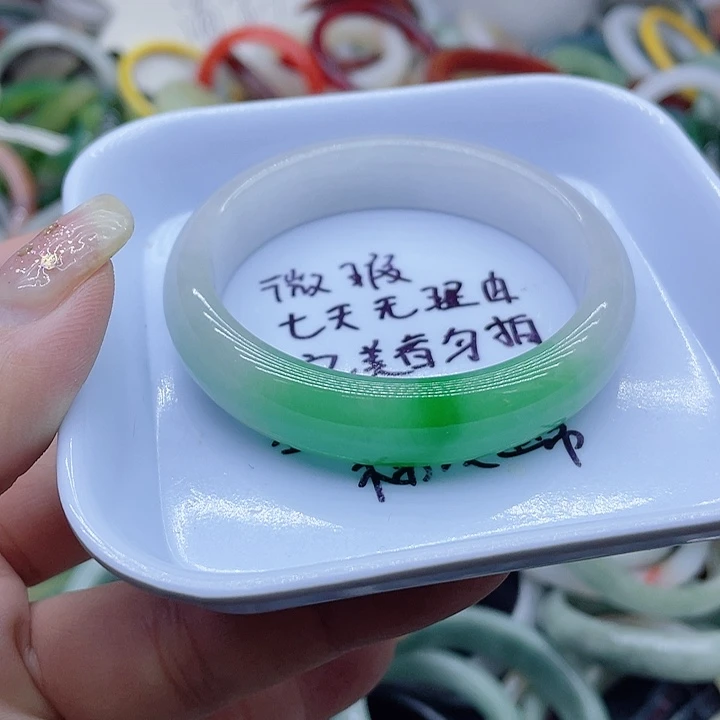 翡翠未镶嵌手镯手镯