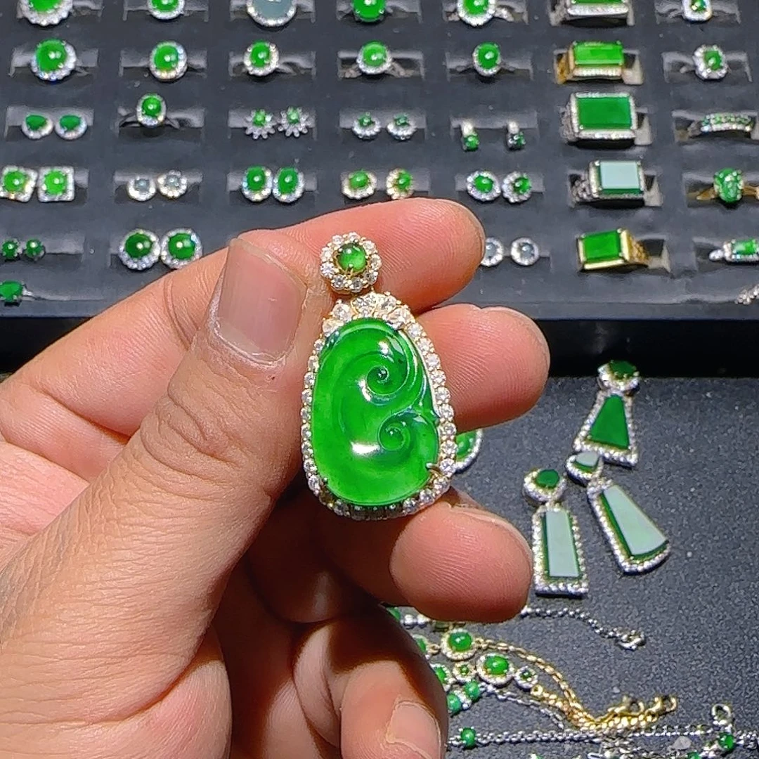 翡翠银S925镀金镶嵌颈饰