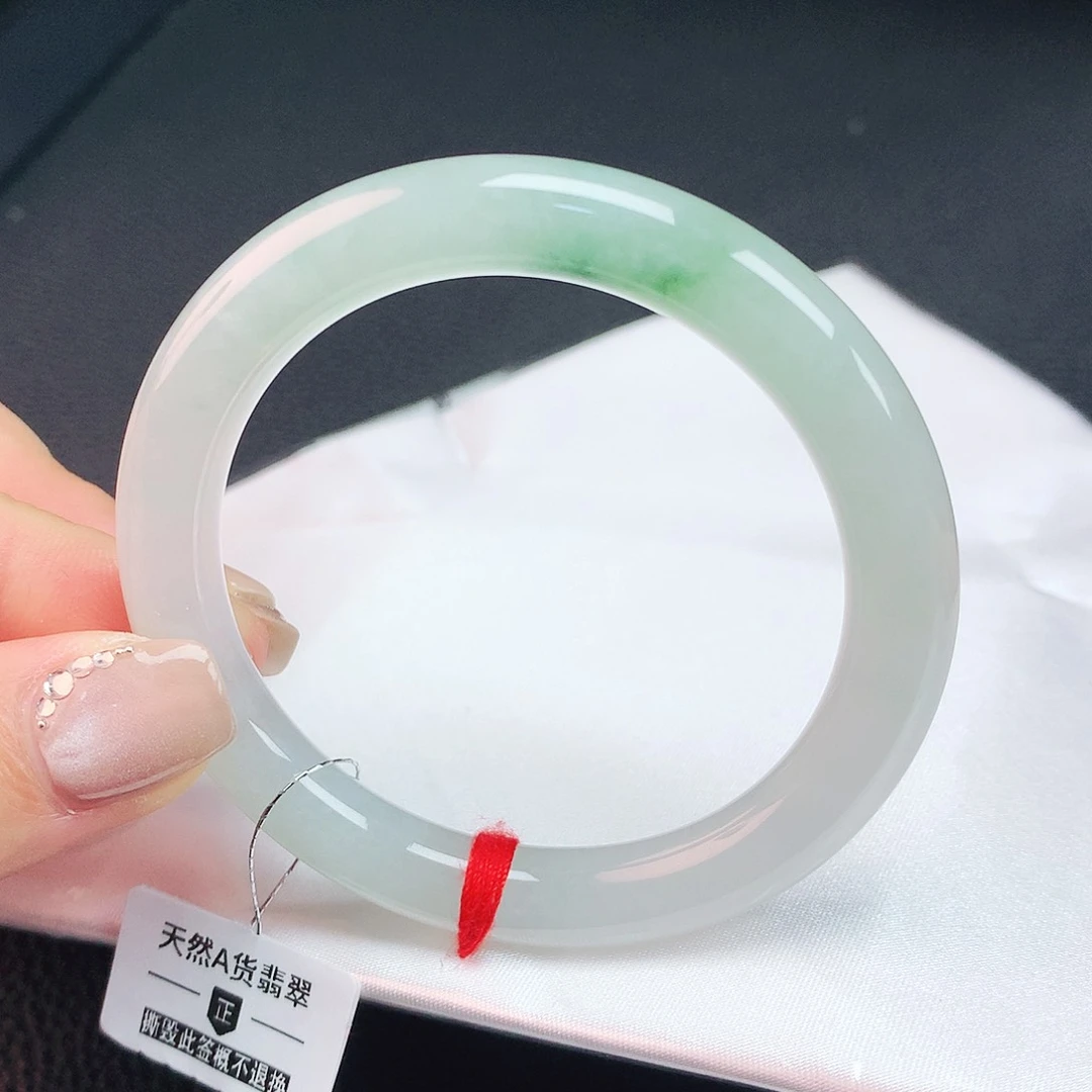 翡翠手镯未镶嵌51圈