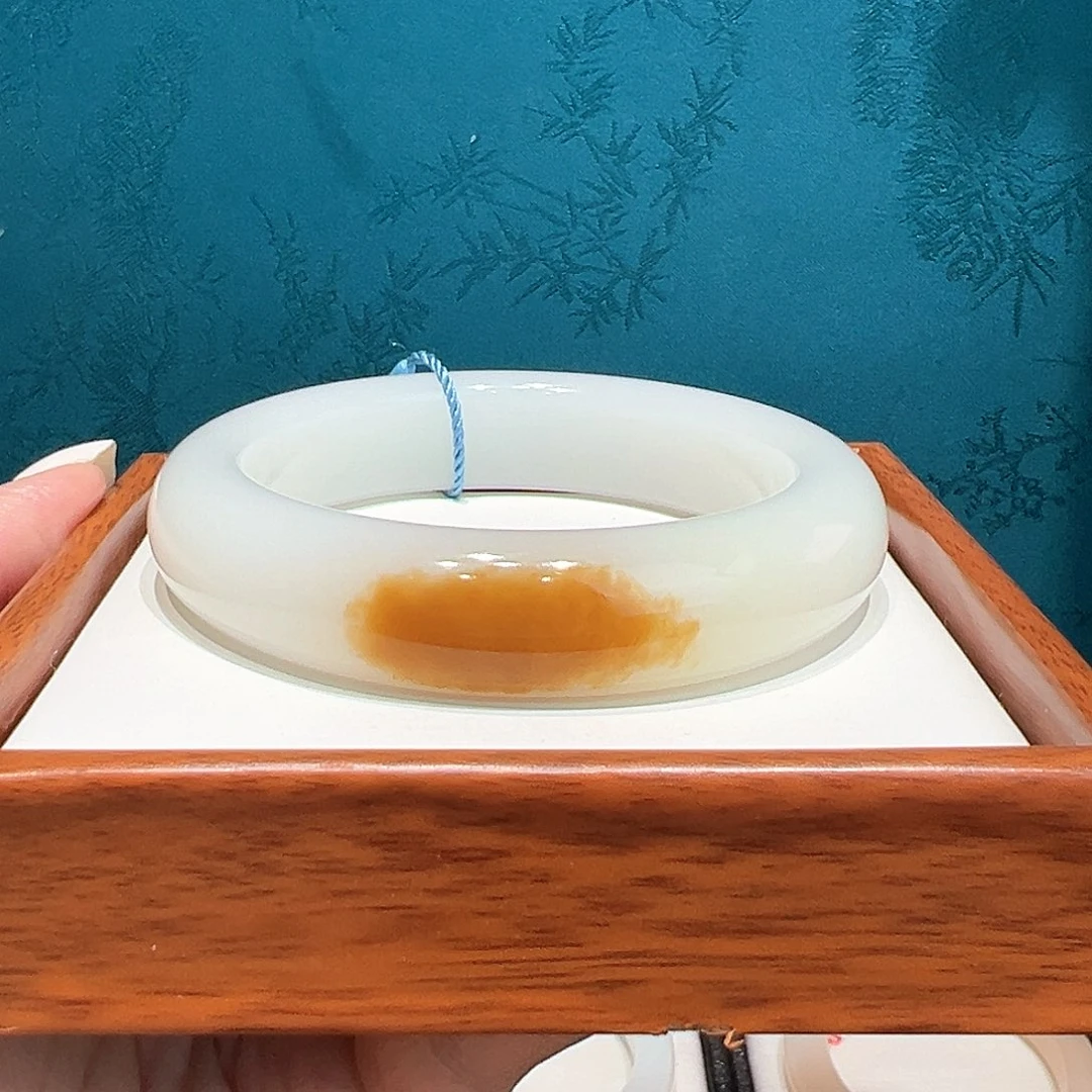 活***洒和田玉（糖玉）未镶嵌手镯