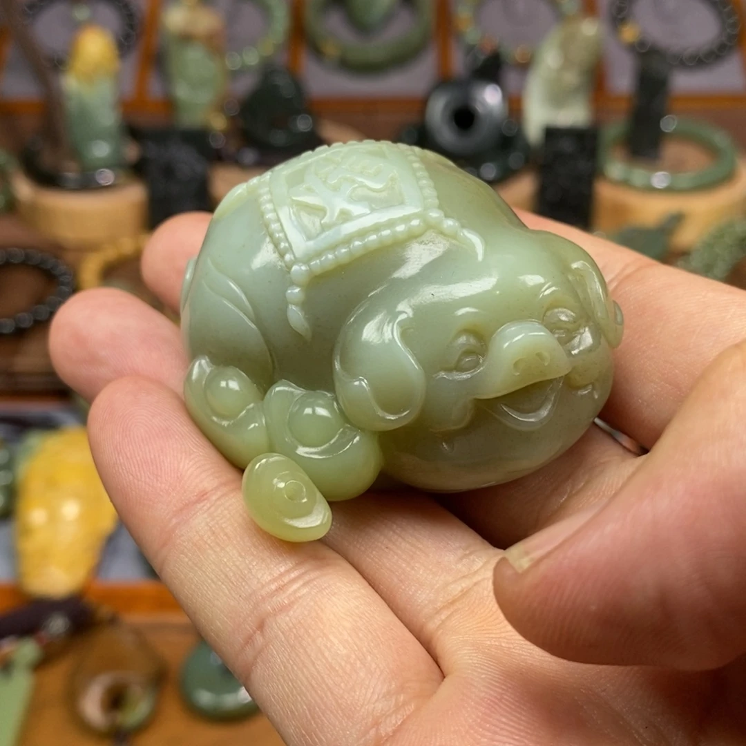 张***极岫岩老玉（透闪石质玉）未镶嵌把件