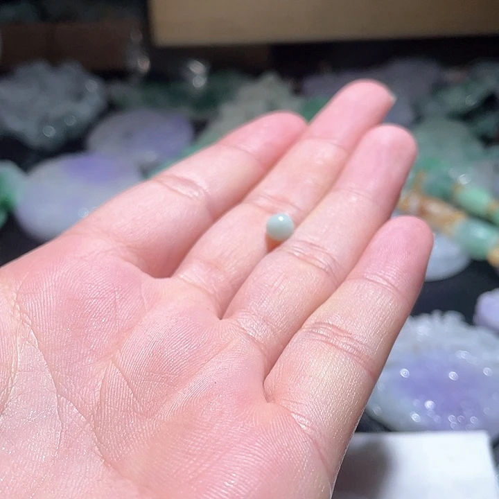 翡翠未镶嵌颈饰?****?天