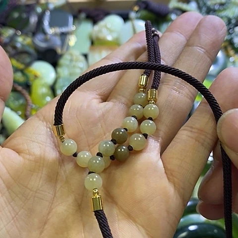 默***然和田玉未镶嵌颈饰