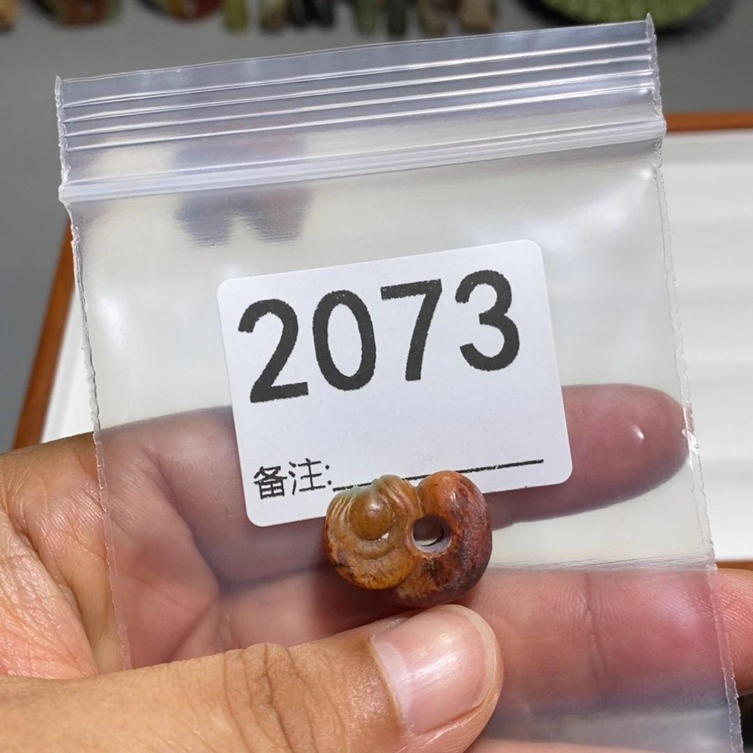颈饰未镶嵌透闪石质玉琪**胜