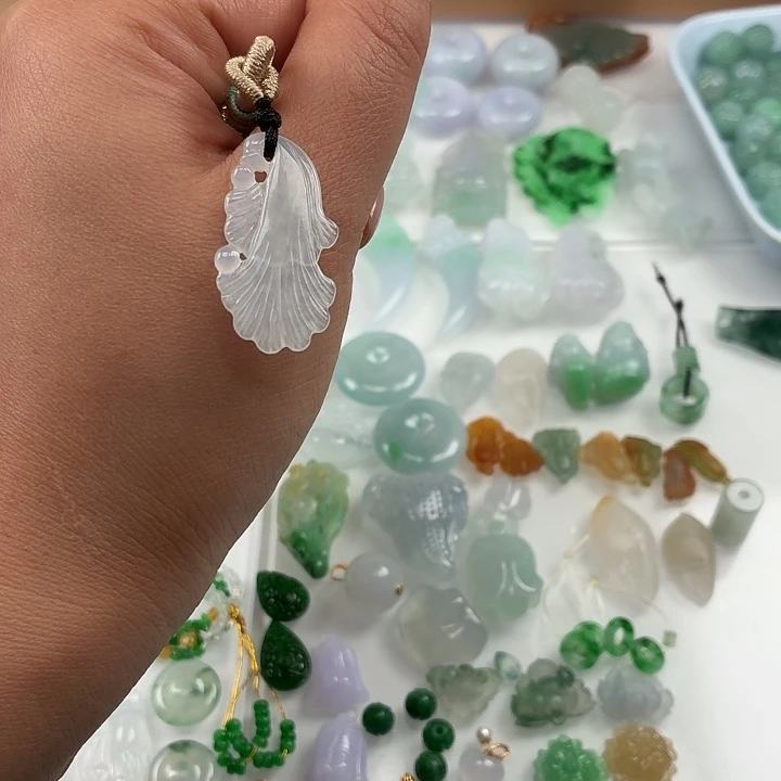 翡翠未镶嵌颈饰纯天然