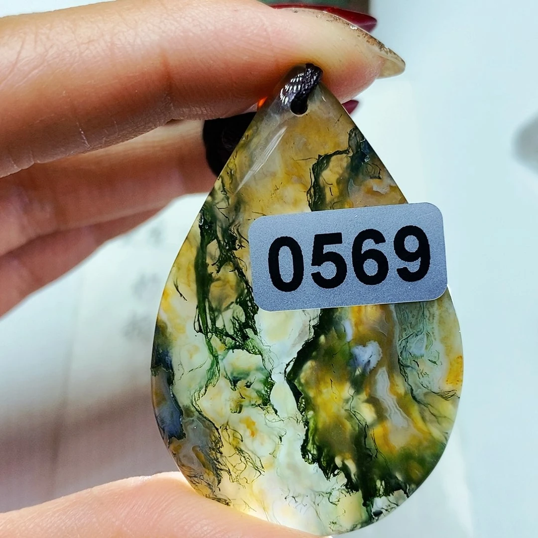 未镶嵌颈饰玛瑙/玉髓鱼**飞