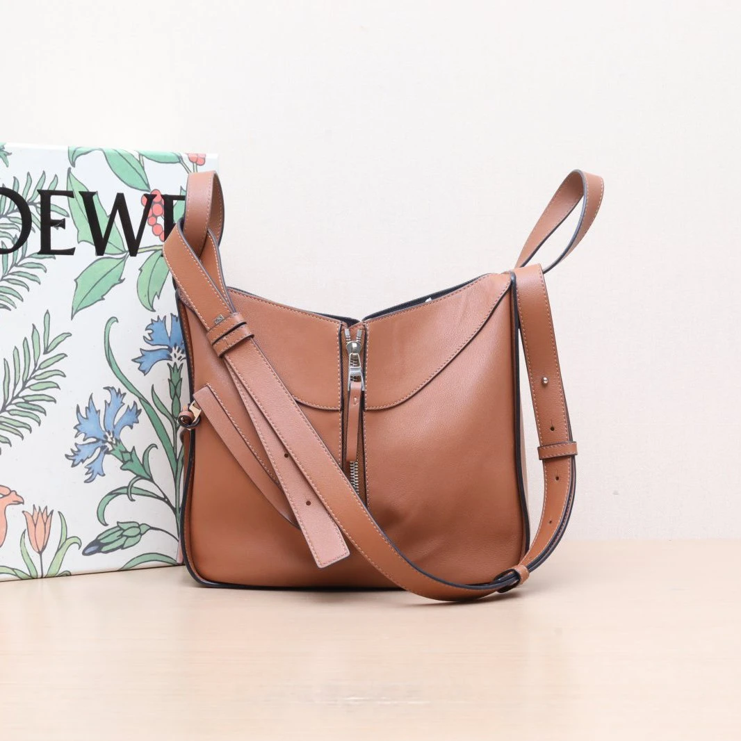 95新 LOEWE/罗意威 【娇活动】吊床包 小号 棕色 皮革C 051551