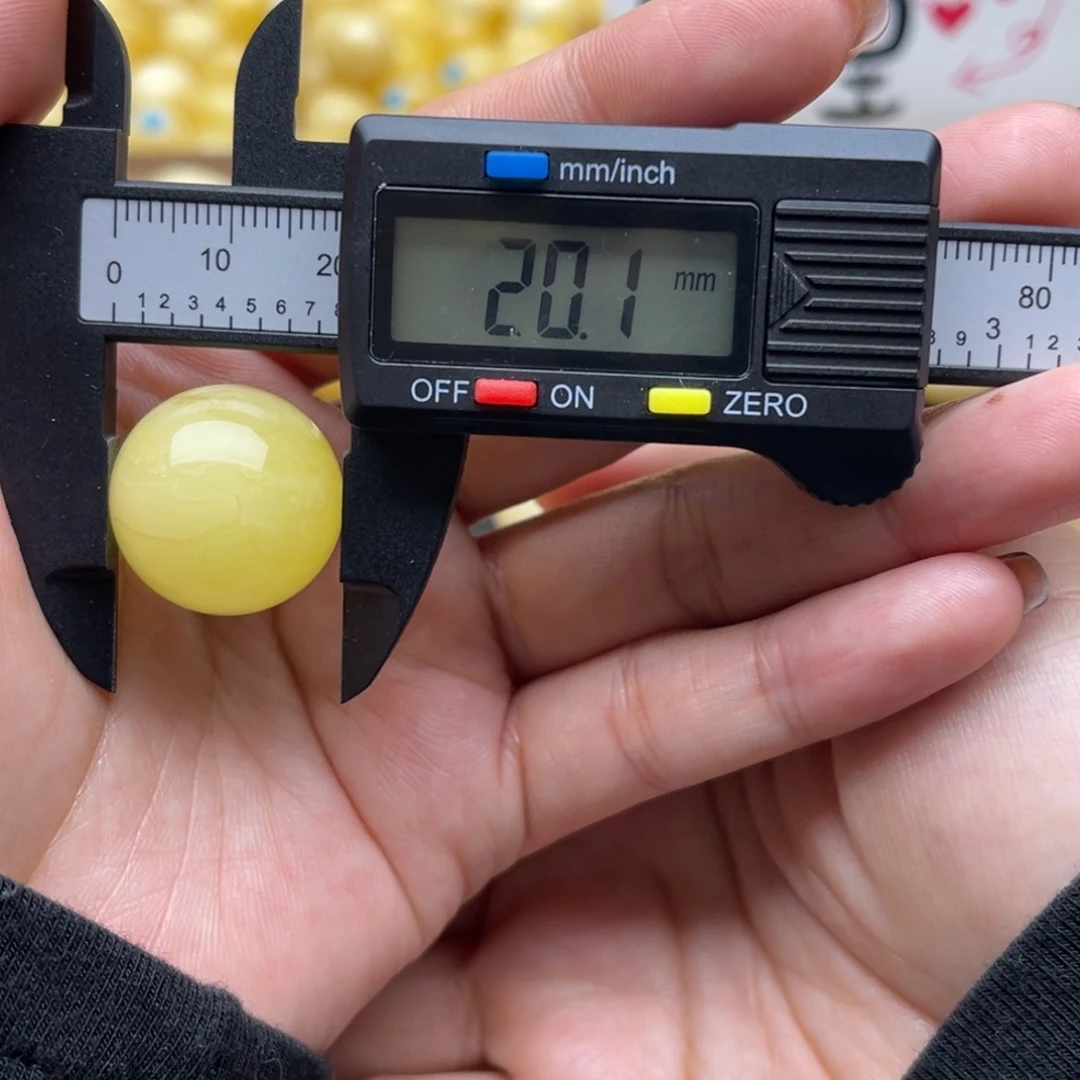厚***重琥珀未镶嵌裸石蜜蜡圆珠笑