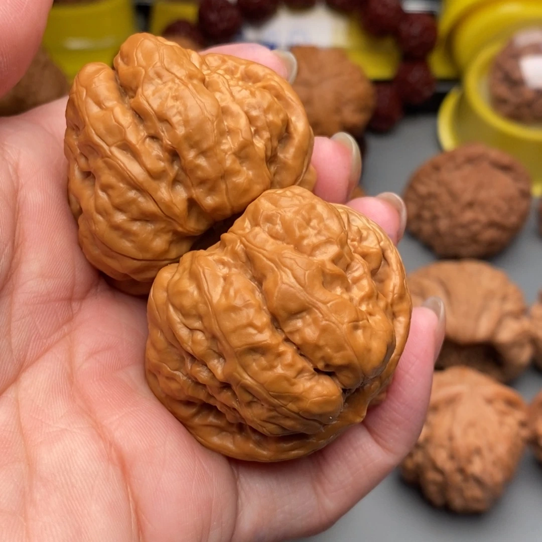 木质类文玩核桃蛤蟆头