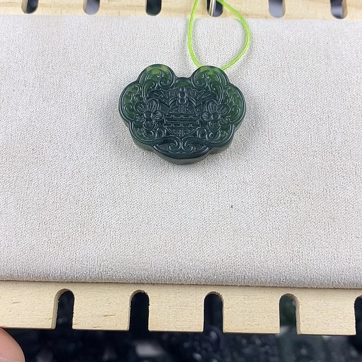 蛇纹石玉未镶嵌项链