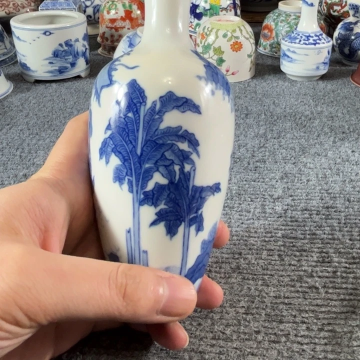 ****摆件瓷一个青花的小瓶子