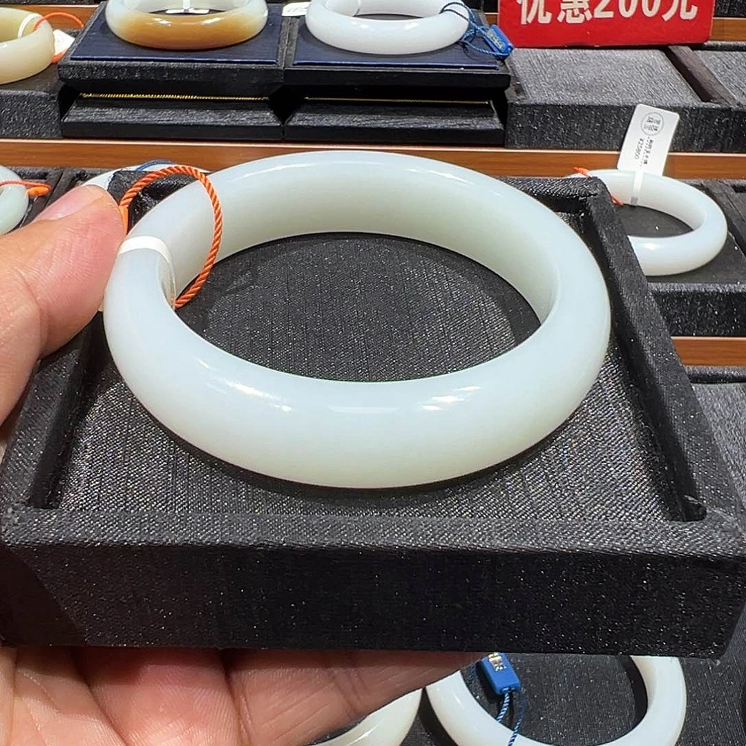 Y***5和田玉手镯未镶嵌