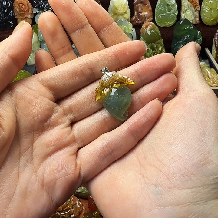 继***店蛇纹石玉未镶嵌颈饰