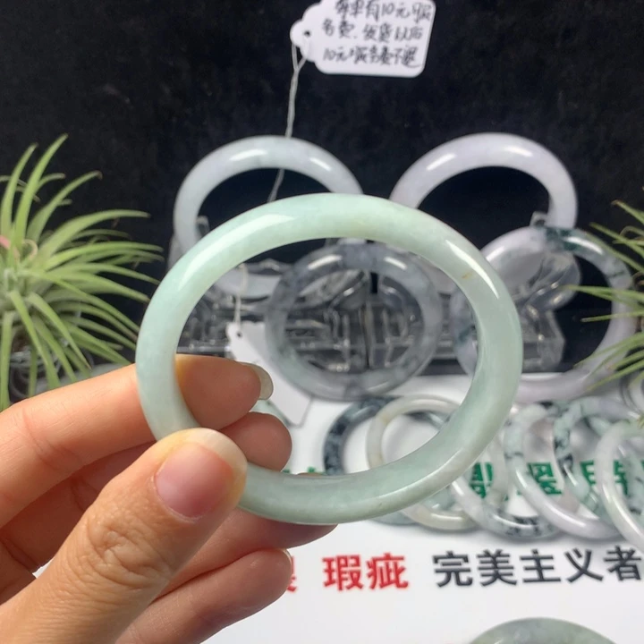 翡翠未镶嵌手镯18号。 53.7圈贵妃正圈51+