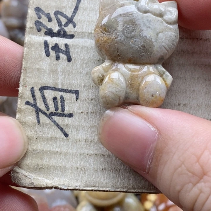 硅化珊瑚（珊瑚玉）未镶嵌颈饰肖****）小吊坠