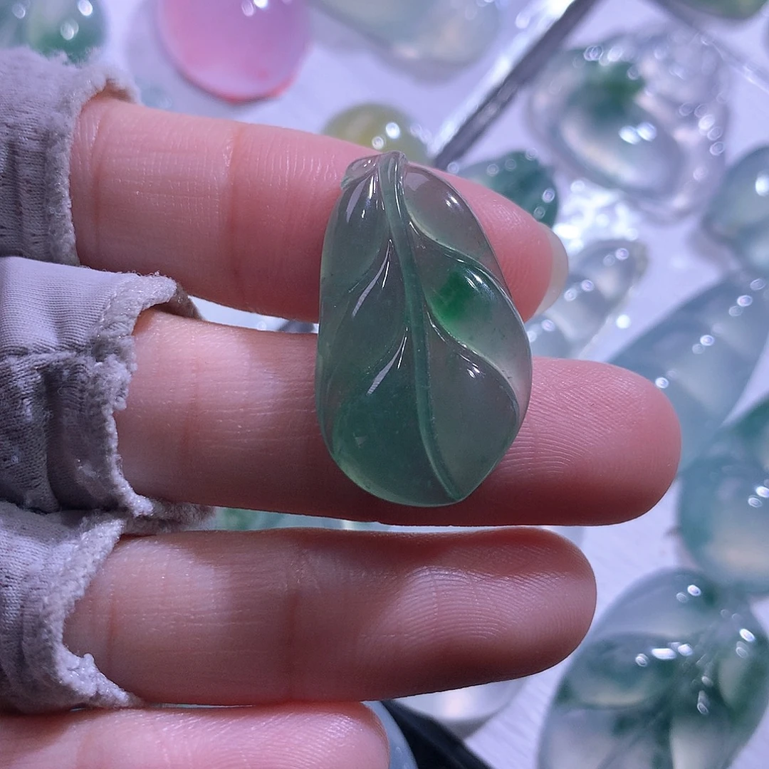 颈饰未镶嵌翡翠叶子