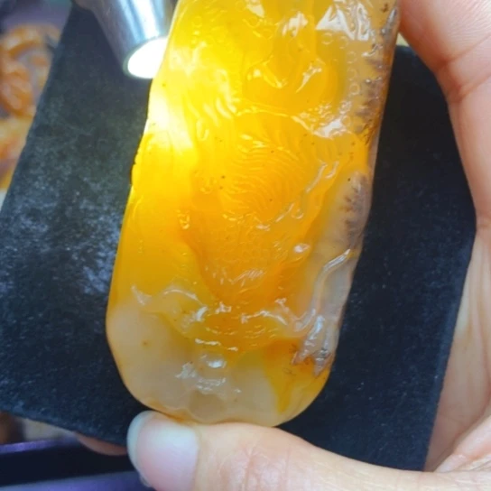 石英质玉（黄龙玉）未镶嵌颈饰