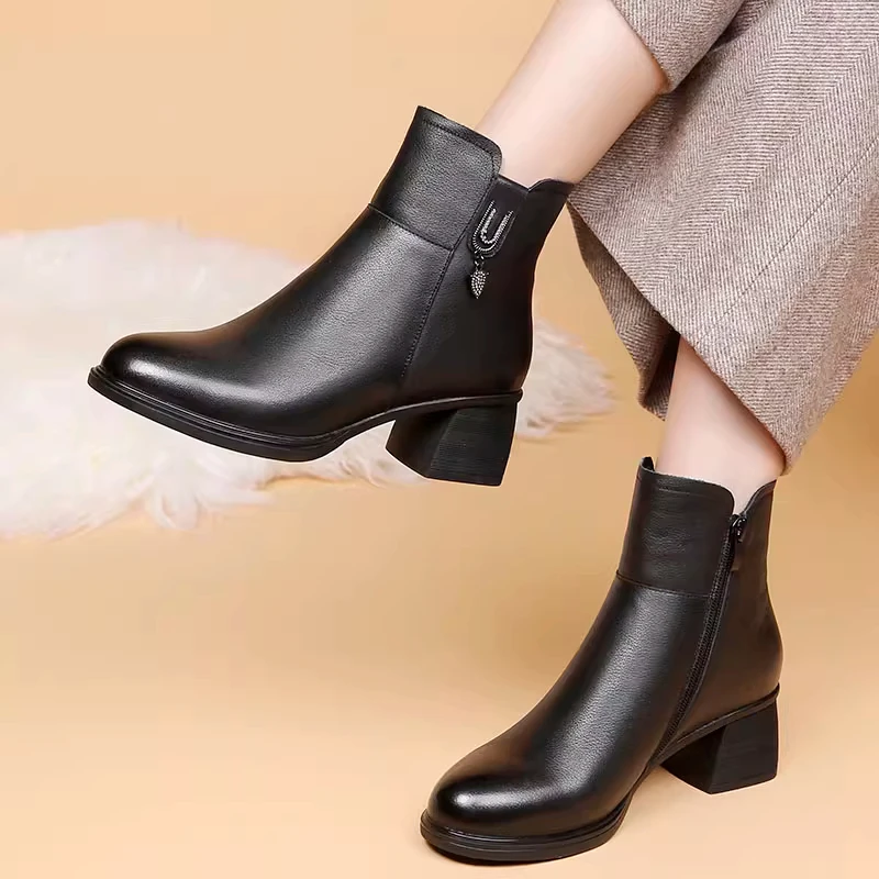 靴子女春秋单靴加绒中年妈妈棉鞋真皮软底短靴中老年皮鞋冬季女鞋