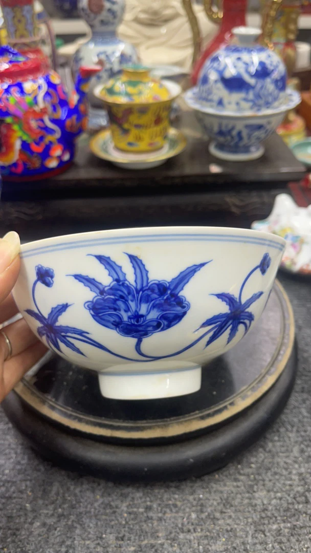 青花缠枝莲赏碗摆件