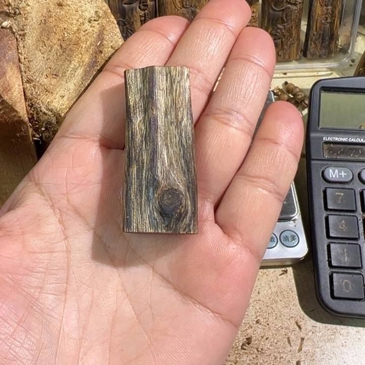 沉香吊坠绿棋楠沉香吊坠7.3克