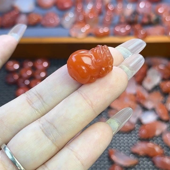 南红玛瑙未镶嵌珠宝半成品貔貅