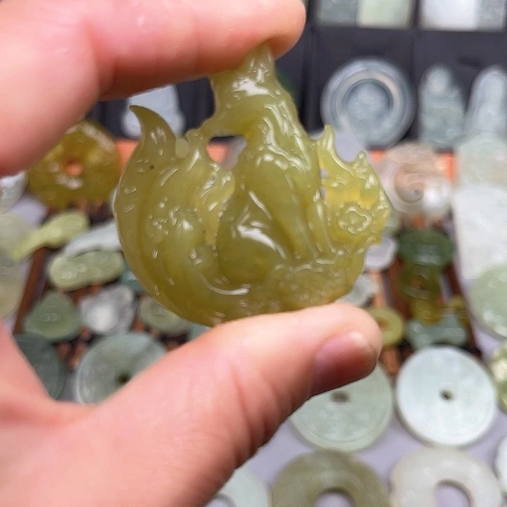 未镶嵌岫玉吊坠(赠链)