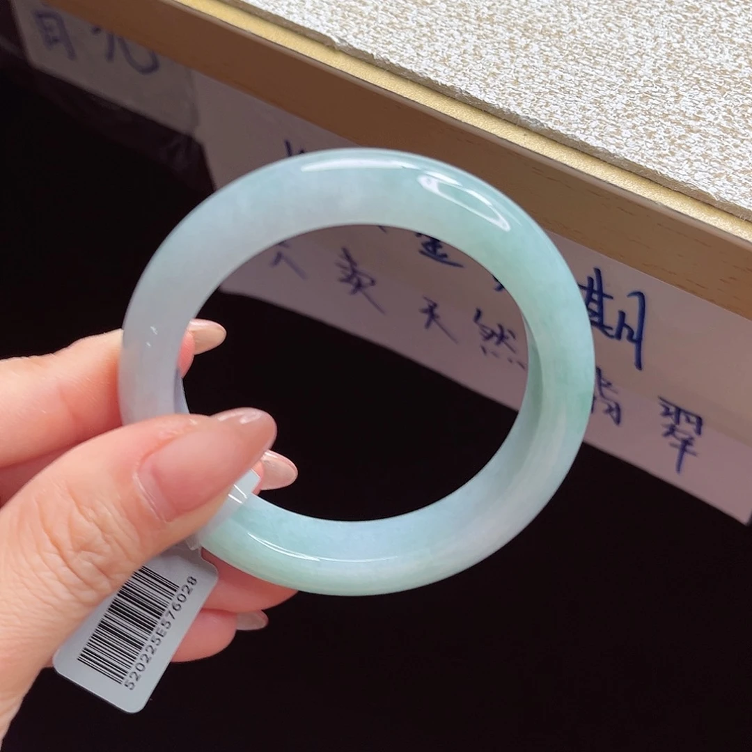 翡翠手镯未镶嵌手镯