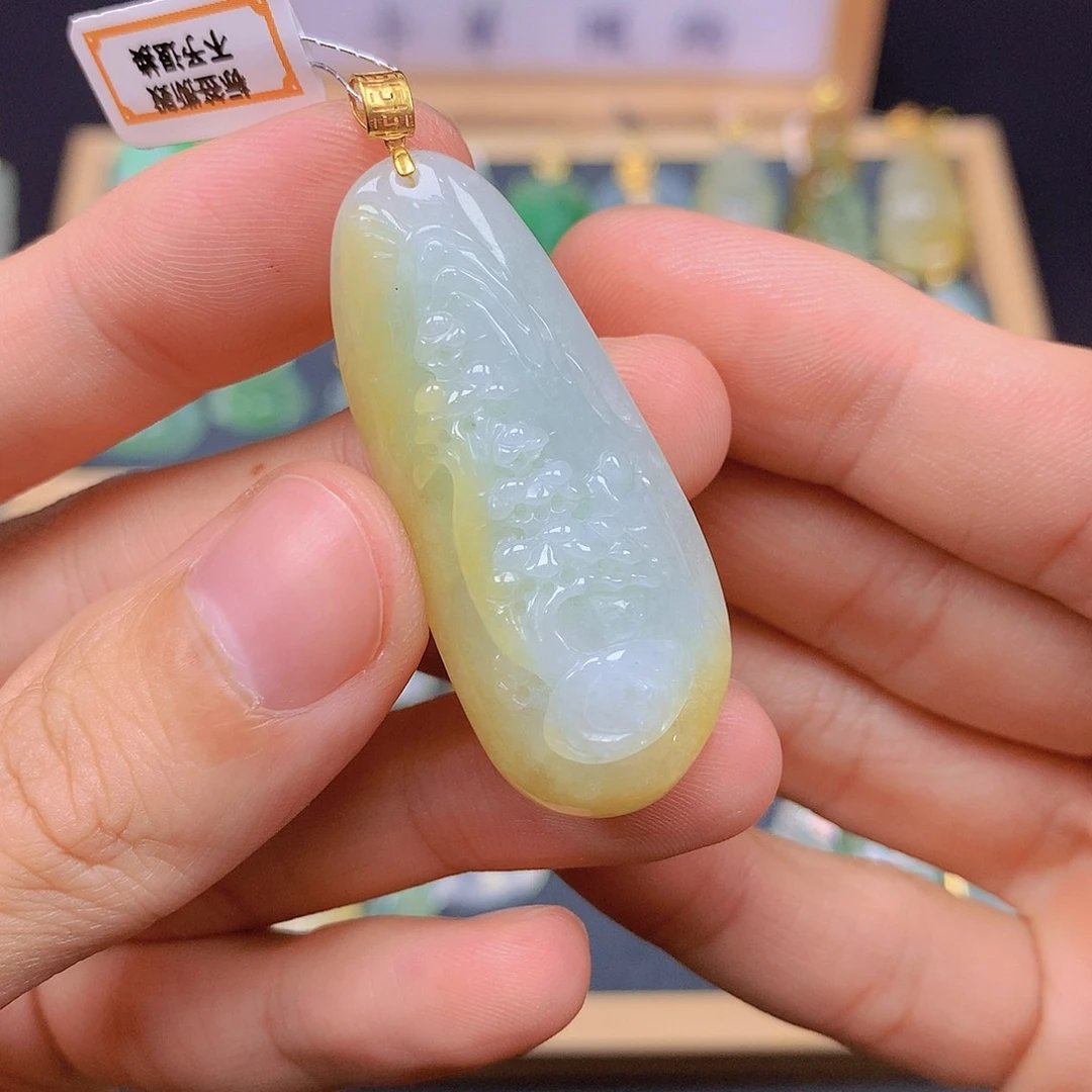 翡翠18K金镶嵌颈饰翡翠