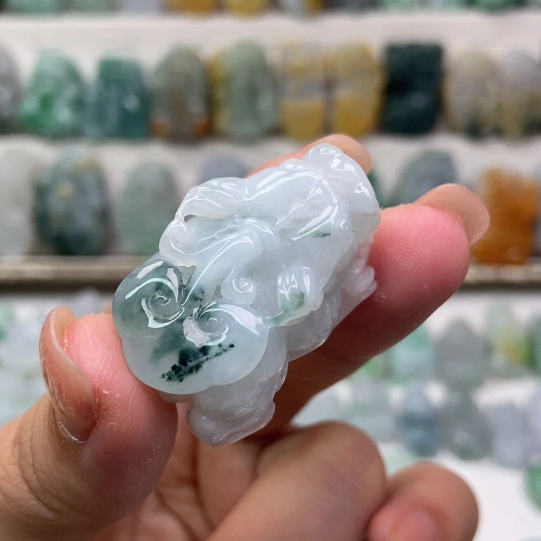 翡翠未镶嵌吊坠(赠链)口含珠