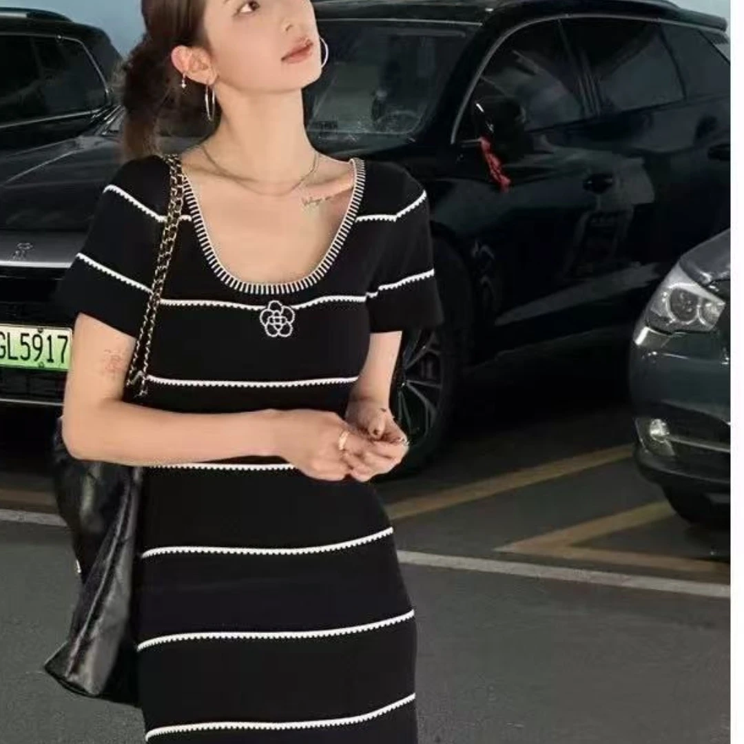 JIJINQI夏季V领常规纯色修身长裙新款褶皱包臀连衣裙