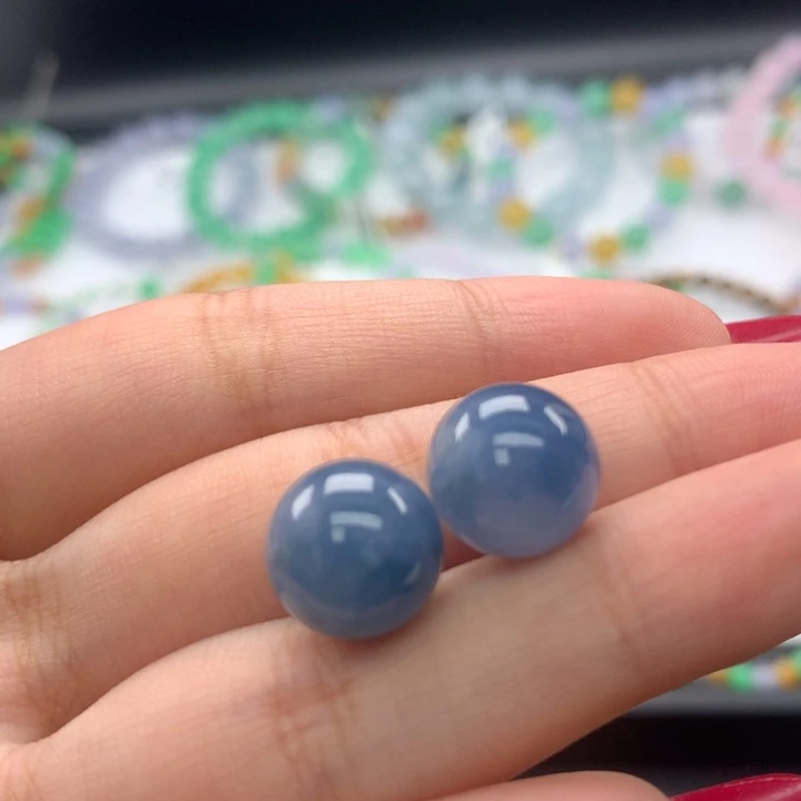 翡翠手镯未镶嵌翡翠