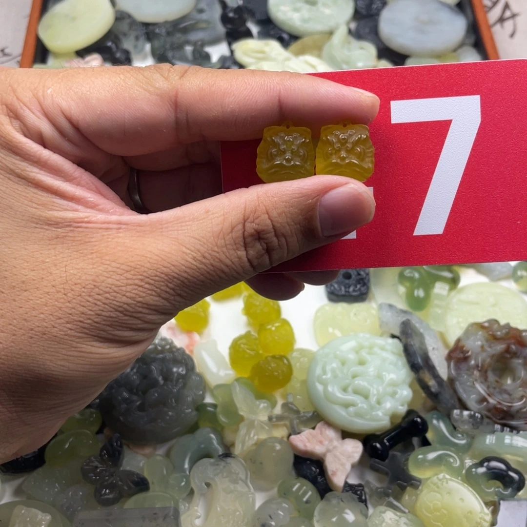 美***~蛇纹石玉合金颈饰