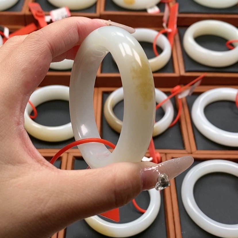 【闪购商品】未镶嵌手镯和田玉