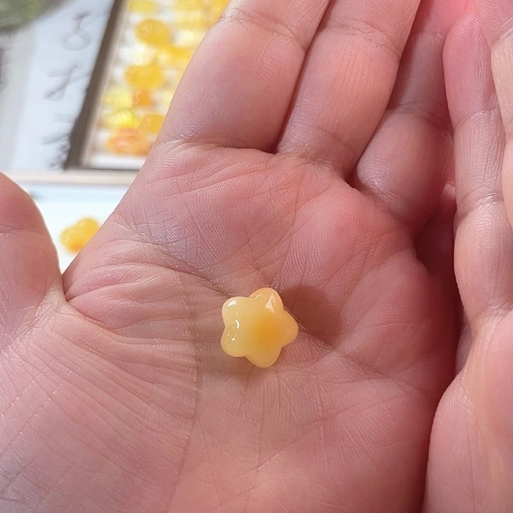琥珀颈饰未镶嵌焦*
