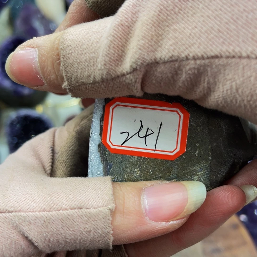 水晶随形摆件未镶嵌