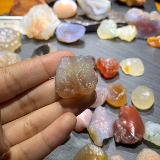 未镶嵌玛瑙/玉髓珠宝奇石