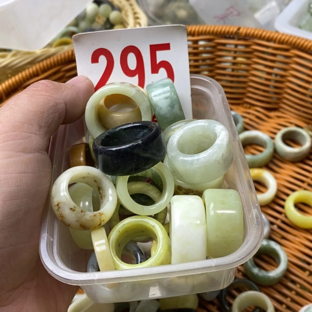 蛇纹石玉挂坠未镶嵌