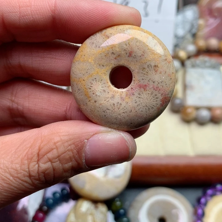 硅化珊瑚（珊瑚玉）颈饰未镶嵌