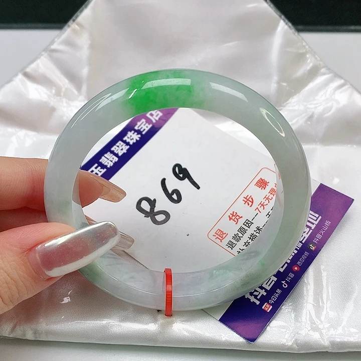 翡翠手镯未镶嵌翡翠手镯