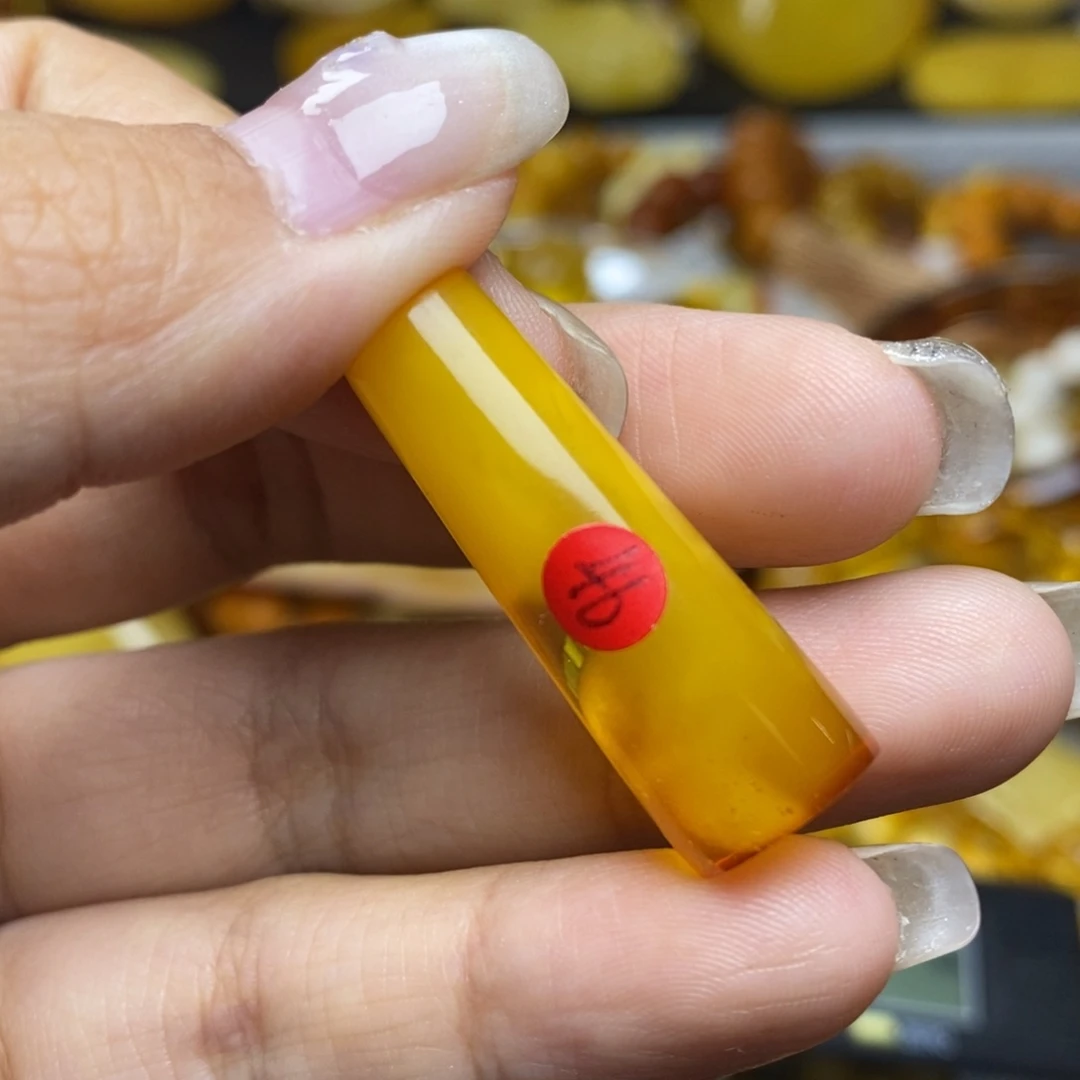 未镶嵌琥珀珠宝奇石