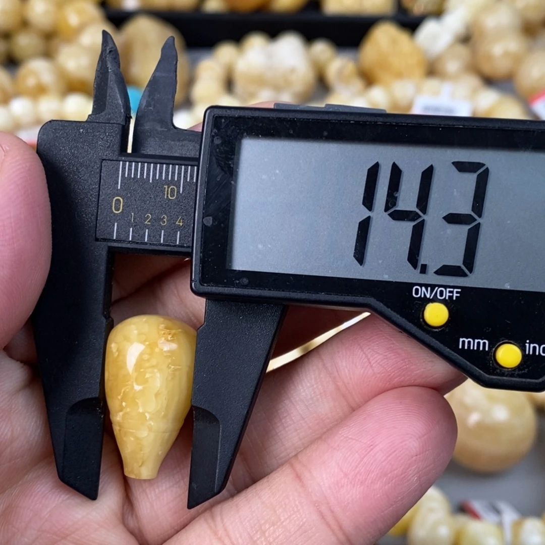 蜜蜡未镶嵌珠宝奇石2.9g