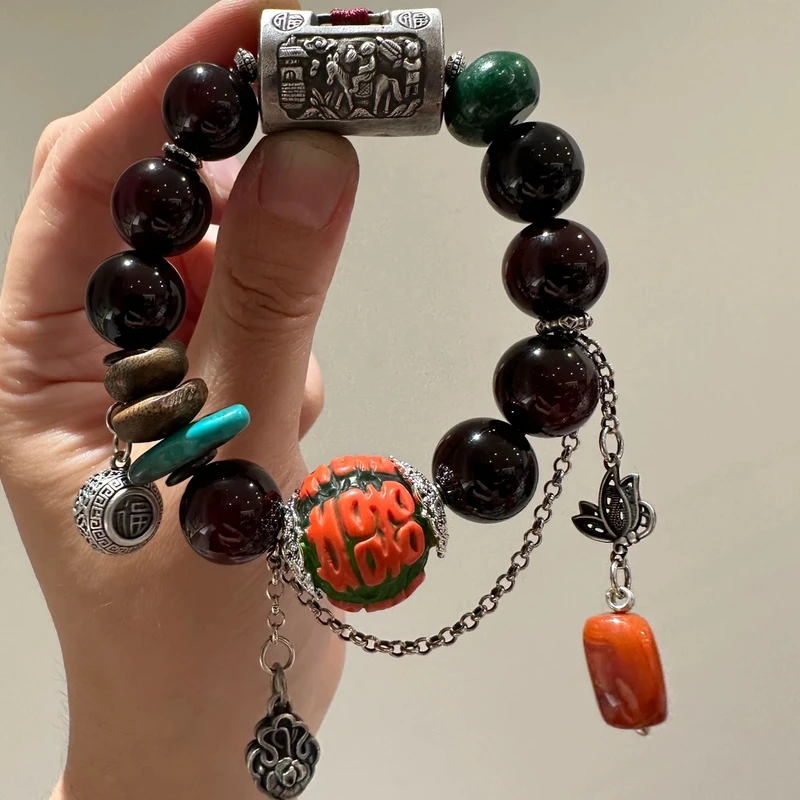 925银手链 S11272<秋梦>足银红绿琉璃（图案随机福字银锁弹力手串