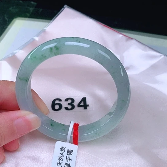 翡翠手镯未镶嵌翡翠手镯