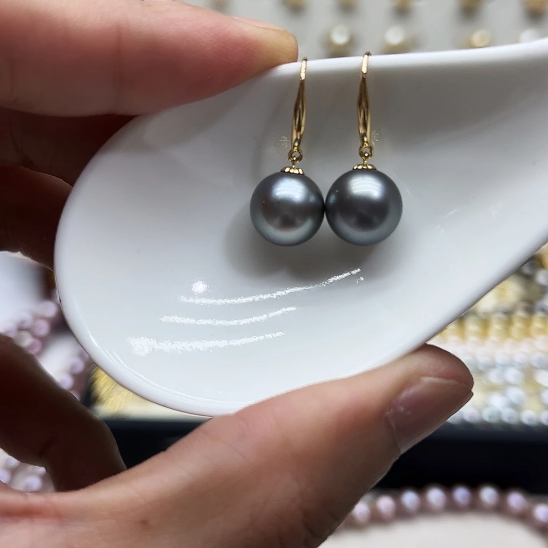 18K金镶嵌海水珍珠耳饰