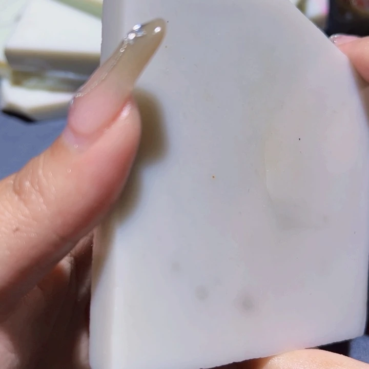 和田玉（糖玉）未镶嵌珠宝奇石