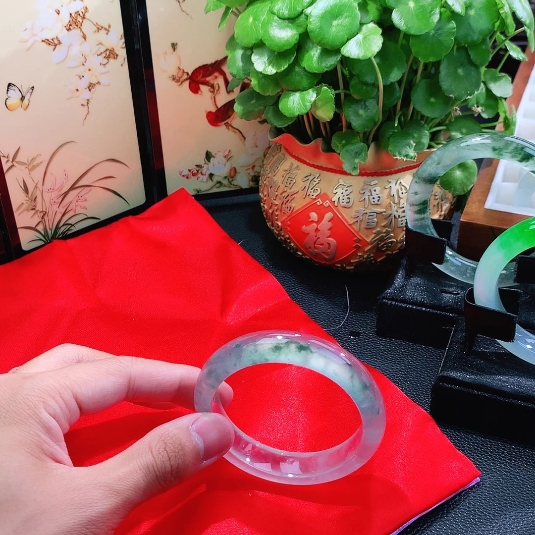 翡翠未镶嵌手镯圈口58