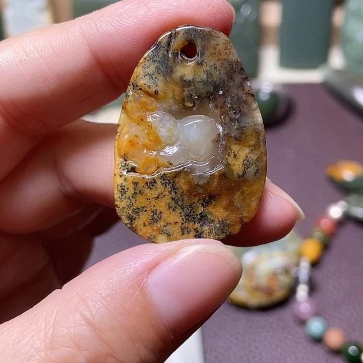 和田玉（糖玉）未镶嵌颈饰