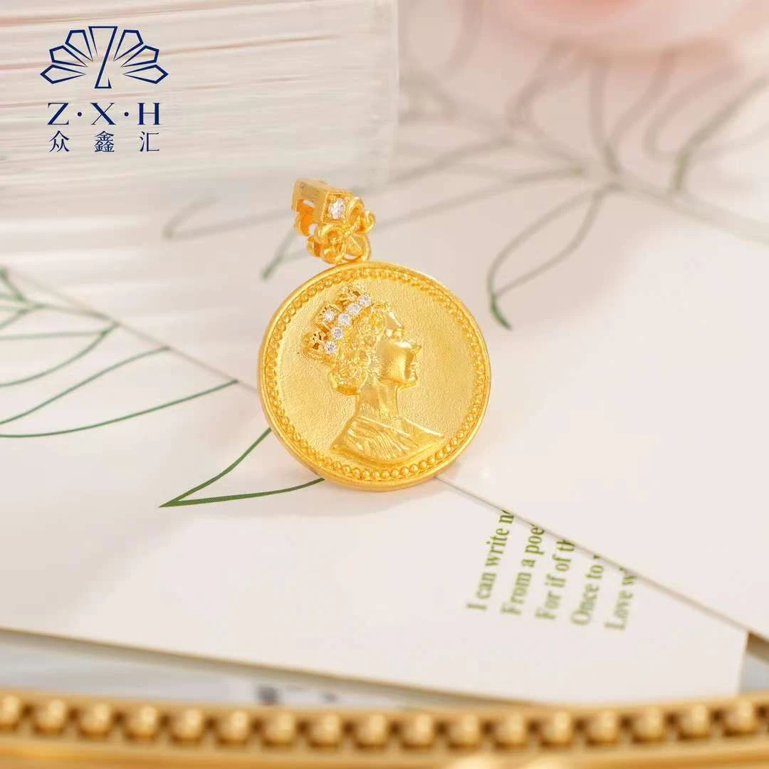 {众鑫汇}足金999  莫桑点钻皇冠女王圆牌吊坠 12克