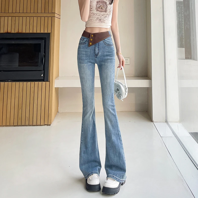翻边撞色微喇叭牛仔裤女2025秋季流行穿搭多排扣设计感时髦马蹄裤